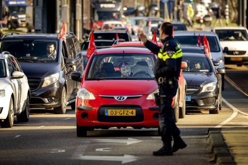 FNV: kleine honderd Uber-chauffeurs in optocht naar hoofdkantoor