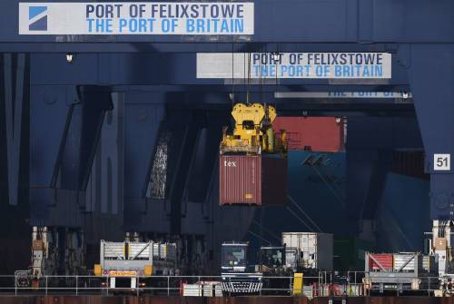 Werknemers grote Britse haven Felixstowe gaan ruim week staken